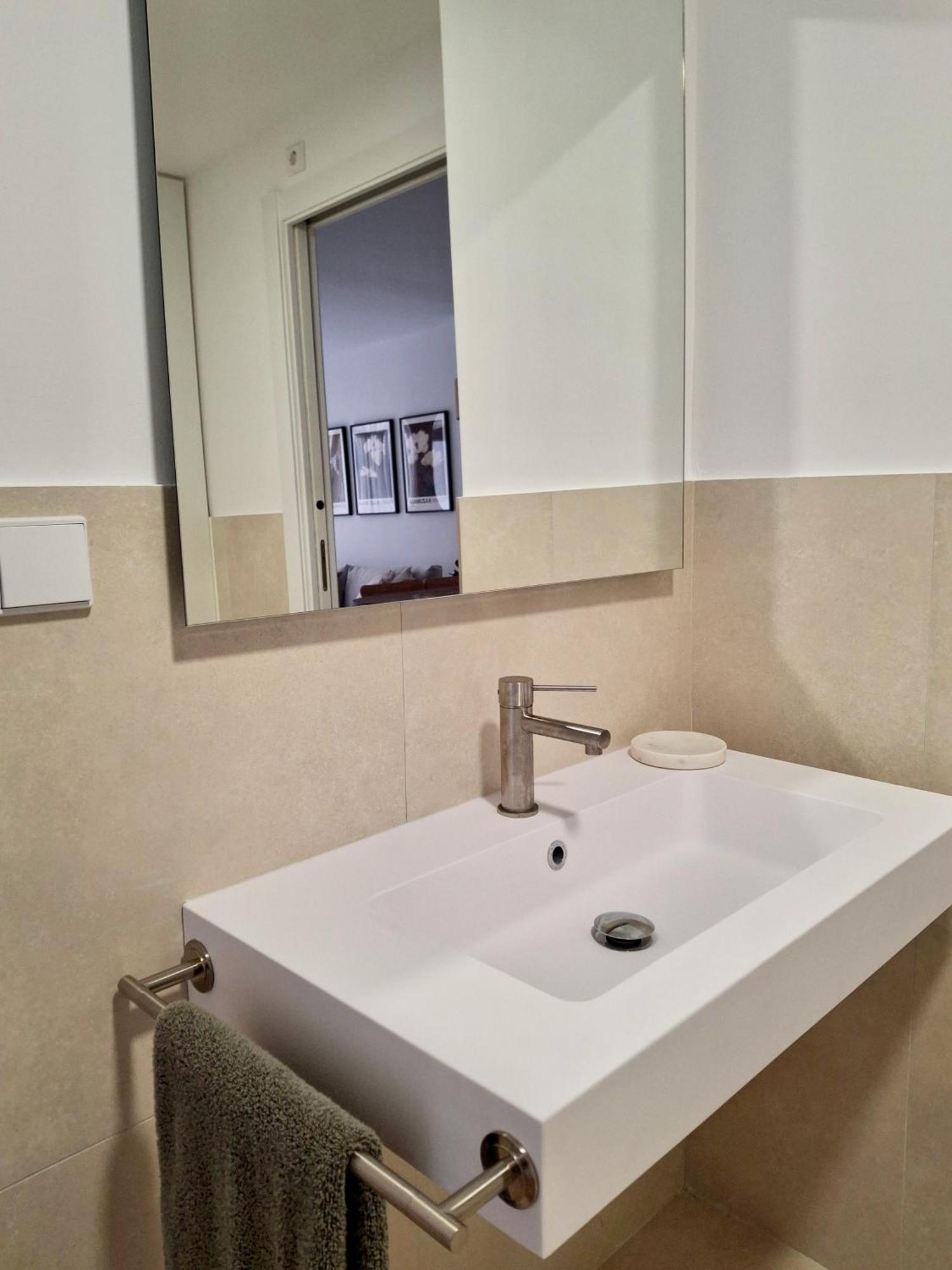 Bonito Apartamento De 2 Habitaciones Cerca De La Estacion Joaquin Sorolla バレンシア エクステリア 写真